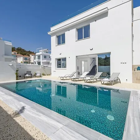 Bay #13 Villa Protaras